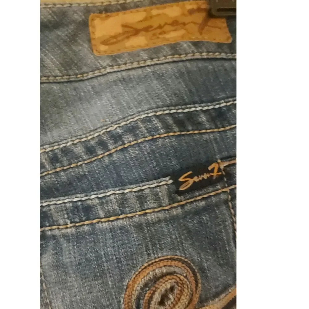 Preloved Seven7‎ jean cutoffs Size 8